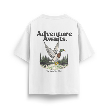 Adventure Awaits - Oversize T-Shirt